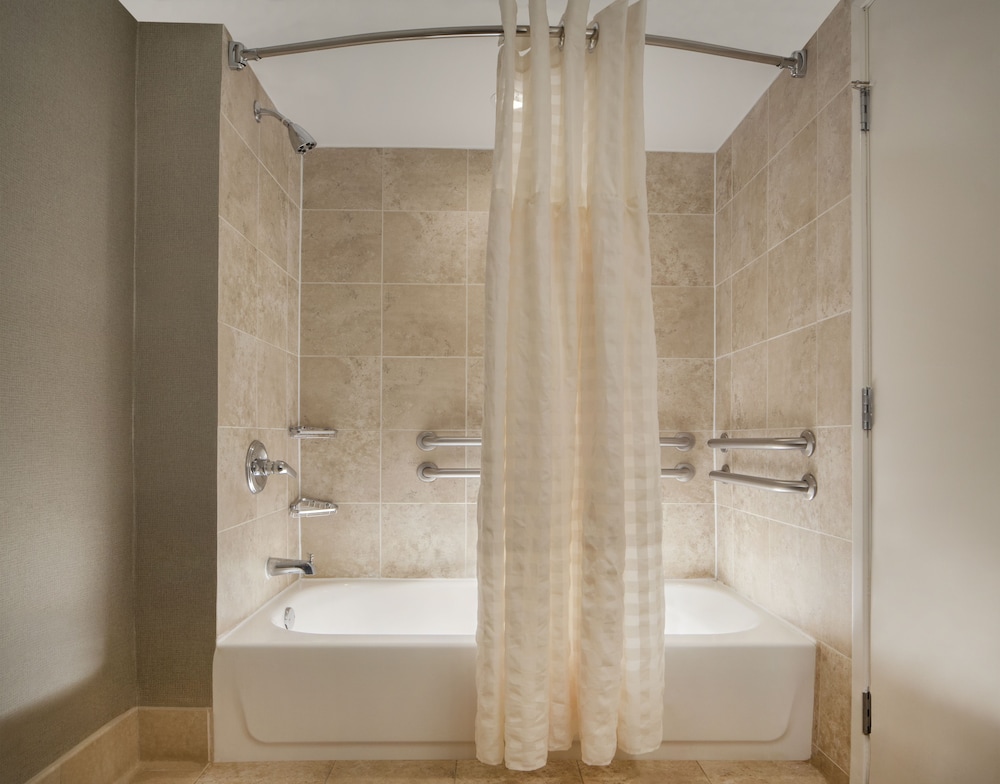 Embassy Suites by Hilton Philadelphia Airport - photo 30