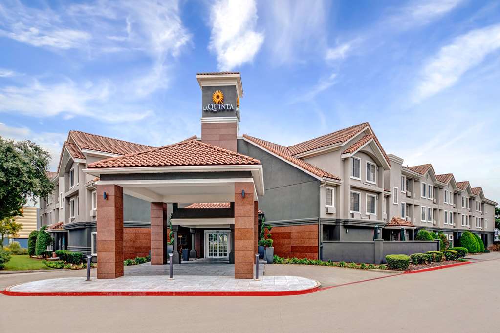 La Quinta Inn & Suites by Wyndham Dallas DFW Airport North - photo 5