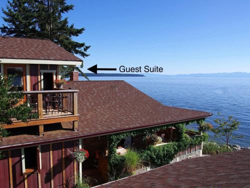Blitz Beach House Oceanside Suite — Powell River — photo 4