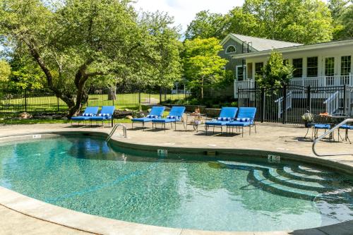 Lamberts Cove Inn - photo 103