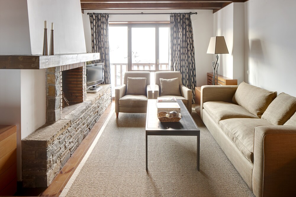 Pleta de Nheu 2 by FeelFree Rentals — 4-Star Luxury Hotel in Vielha, Spain