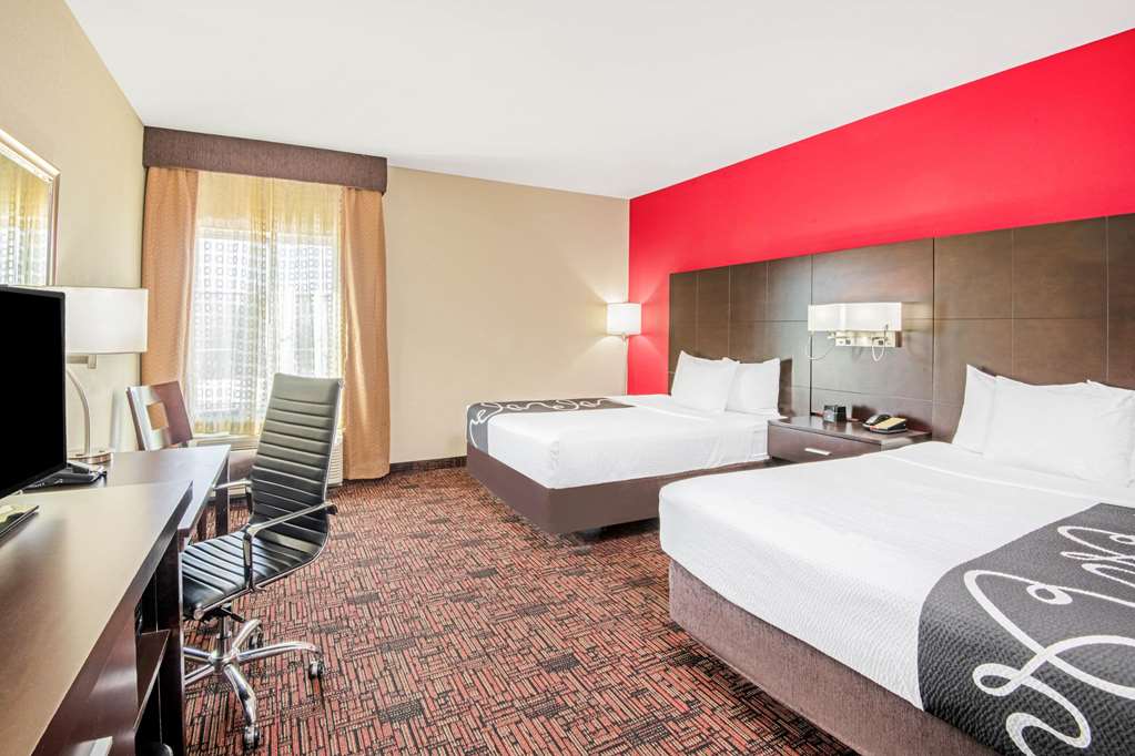 La Quinta Inn & Suites by Wyndham Elk City - photo 2