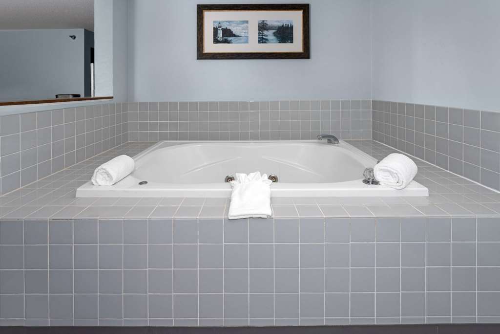 Days Inn by Wyndham Iron Mountain - photo 18