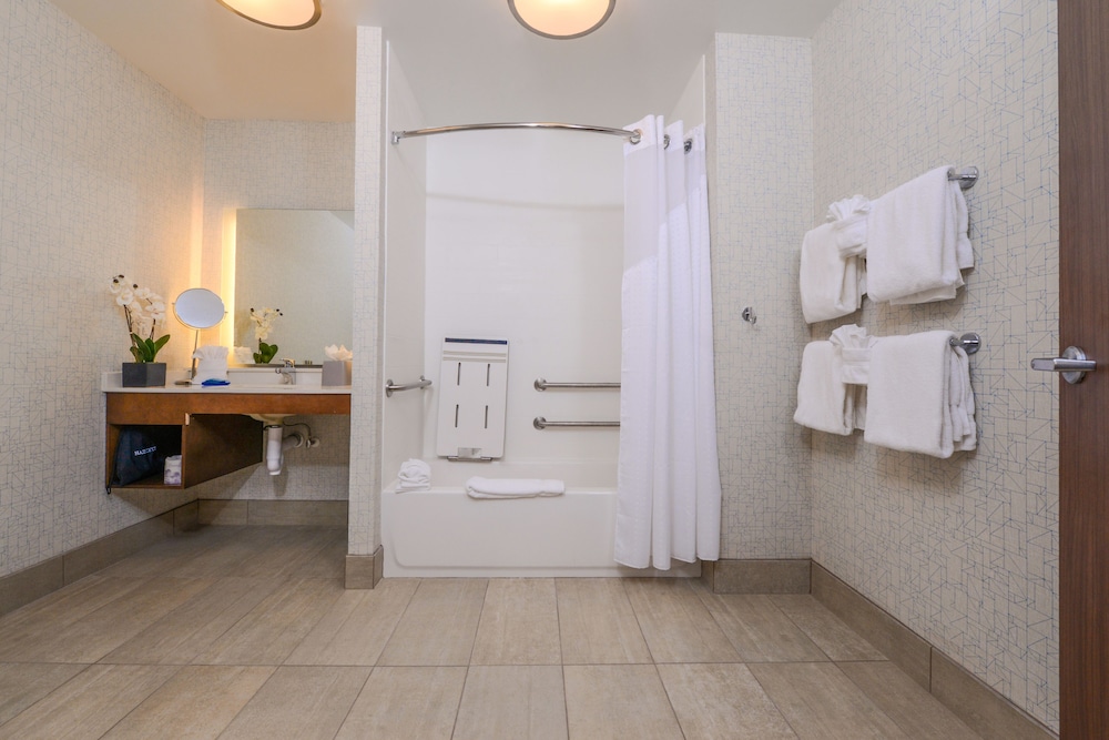 Holiday Inn Express & Suites St. Petersburg Madeira Beach by IHG - photo 29