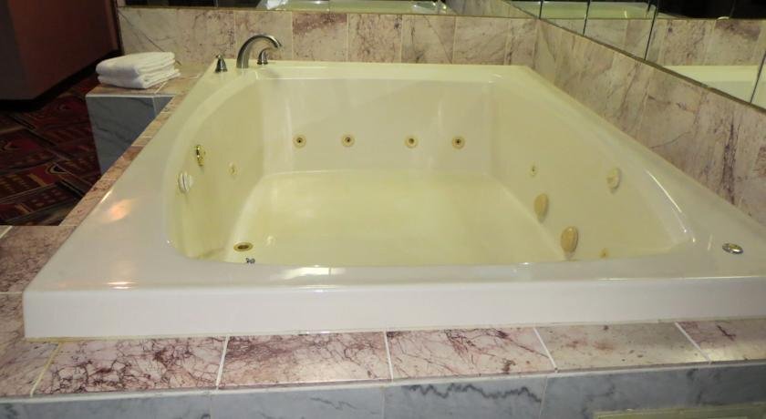 Hollywood Inn & Suites - photo 8