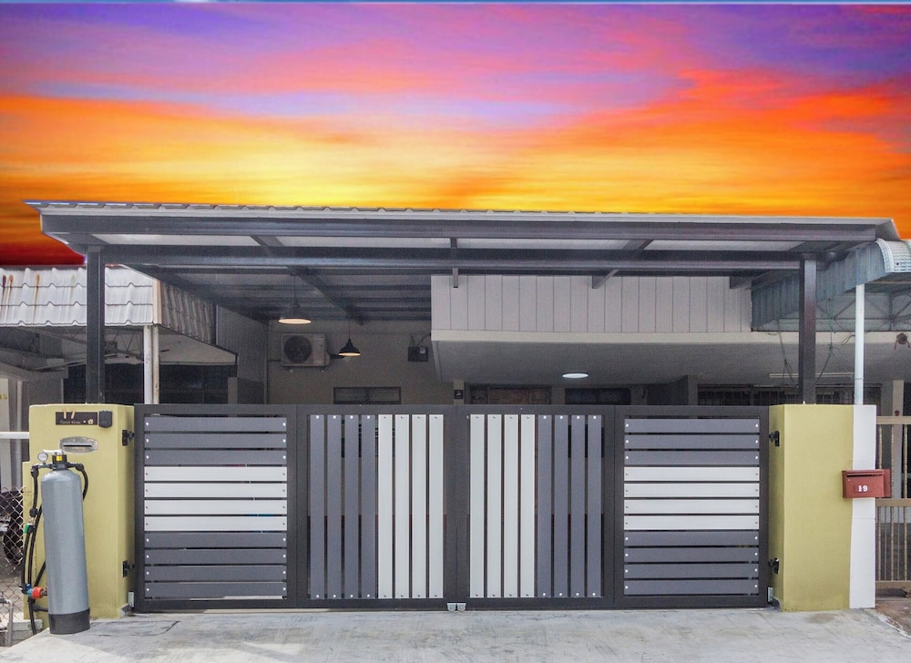 Kimsar 3BR Family Inn by uBook in Perai, Malaysia