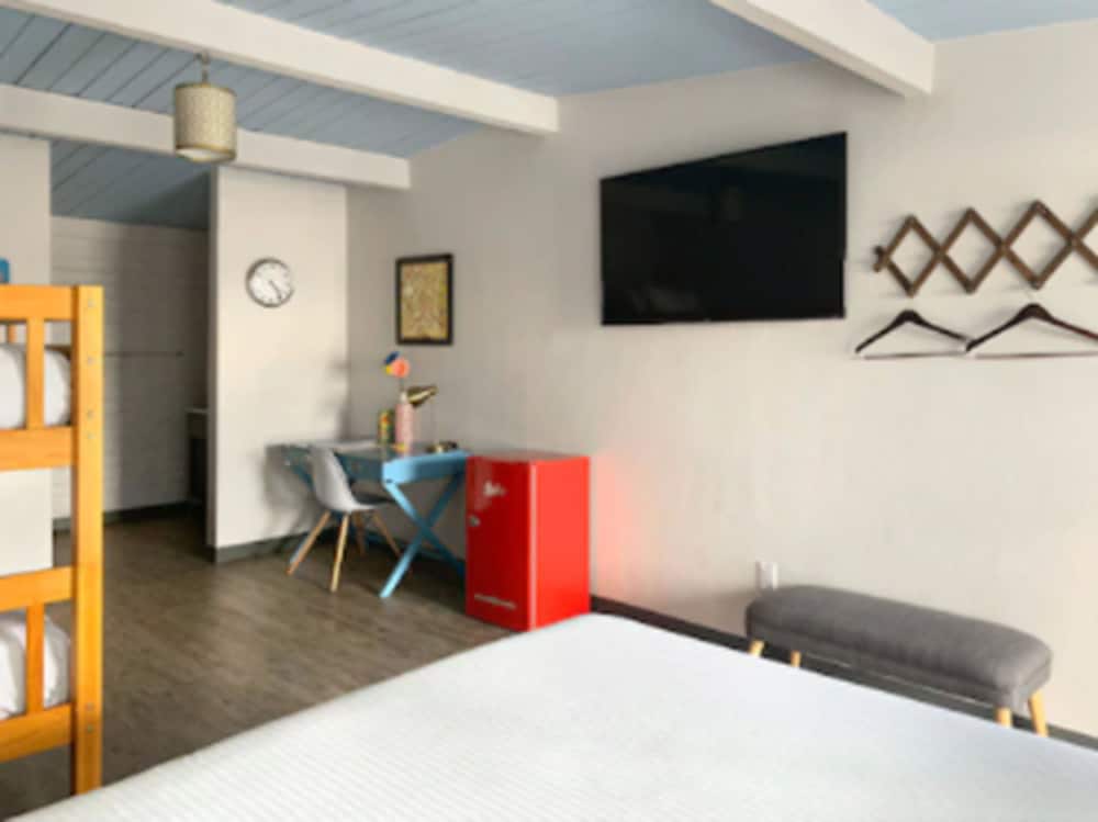Hotel McCoy Tucson Art Coffee Beer Wine - photo 14