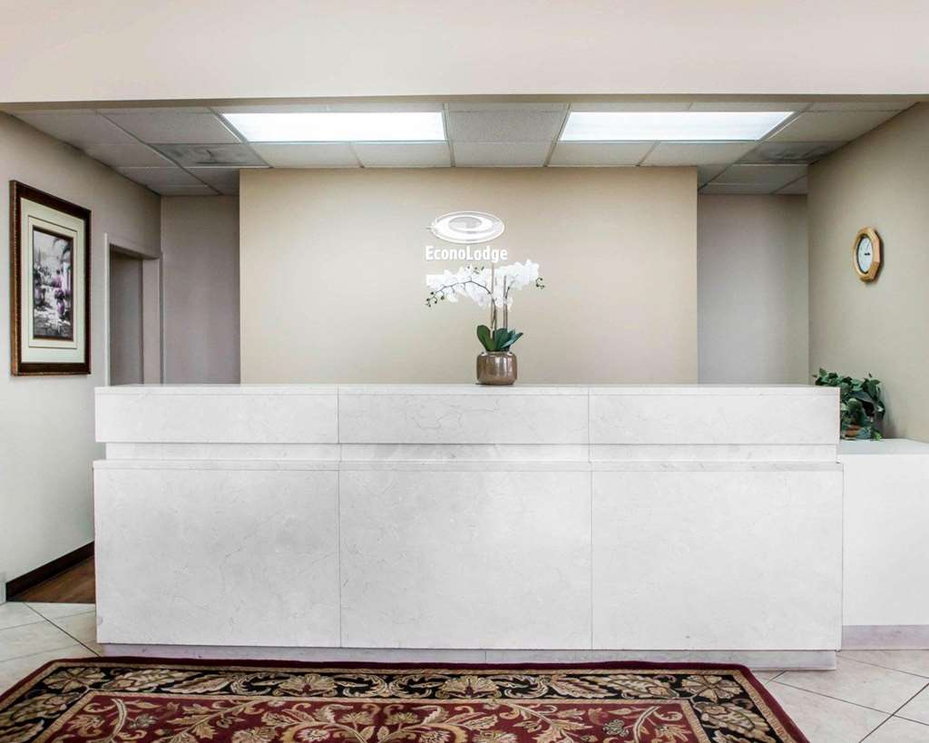 Econo Lodge Springfield I 44 - photo 6