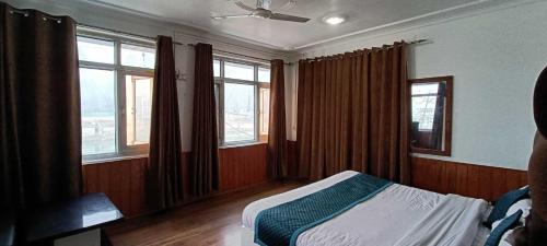Hotel O Zero Bridge Formerly New Time Star - last minute hotel in Srinagar