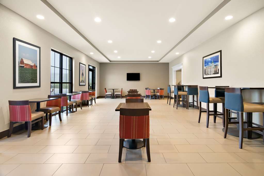 Comfort Suites Rensselaer near Fair Oaks - photo 40