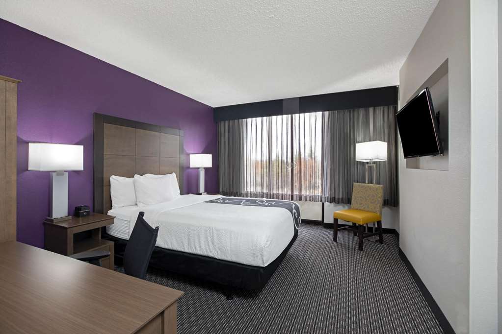 La Quinta Inn & Suites by Wyndham Rancho Cordova Sacramento - photo 36