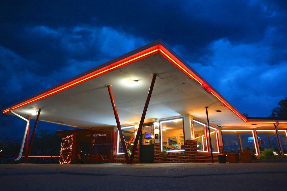 Raine Motel - photo 2