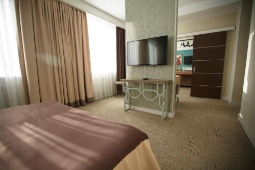 Green Which Hotel — Petropavl — photo 5