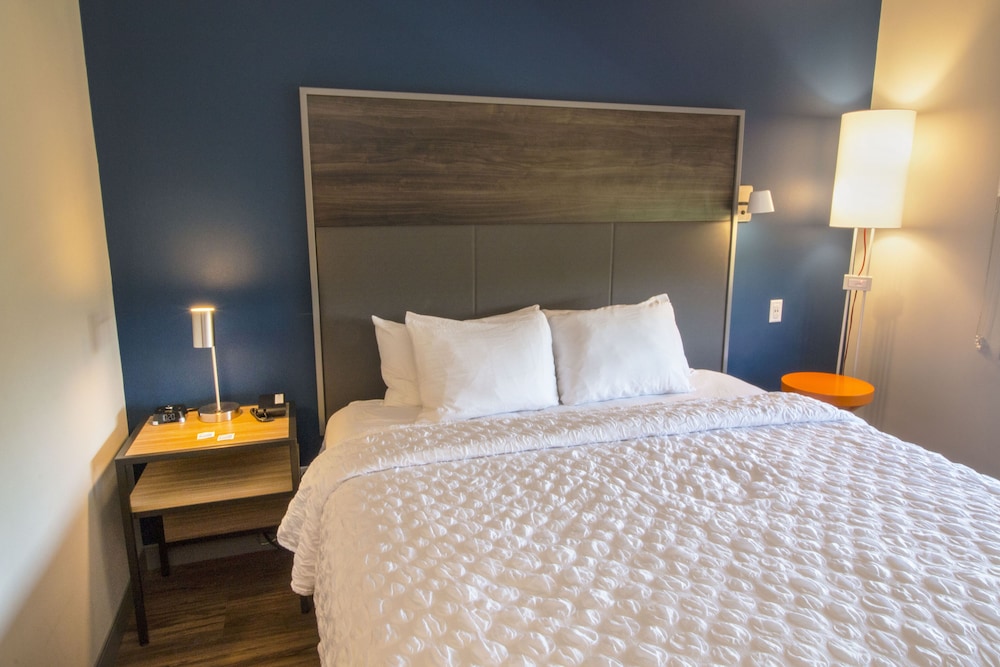 Tru By Hilton Norfolk Airport - photo 8