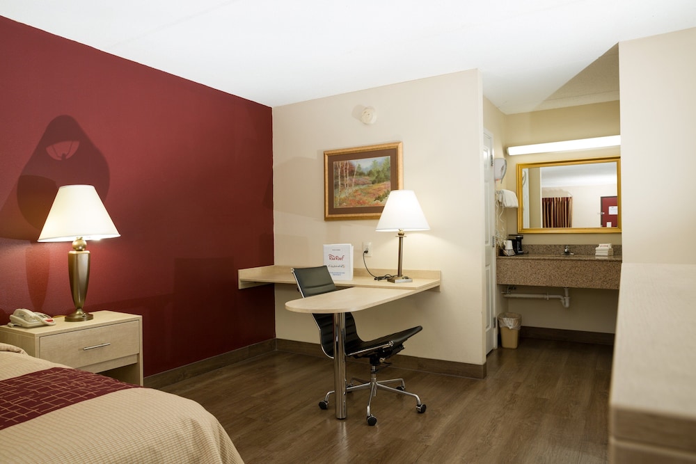 Red Roof Inn & Suites Pigeon Forge Parkway - photo 37