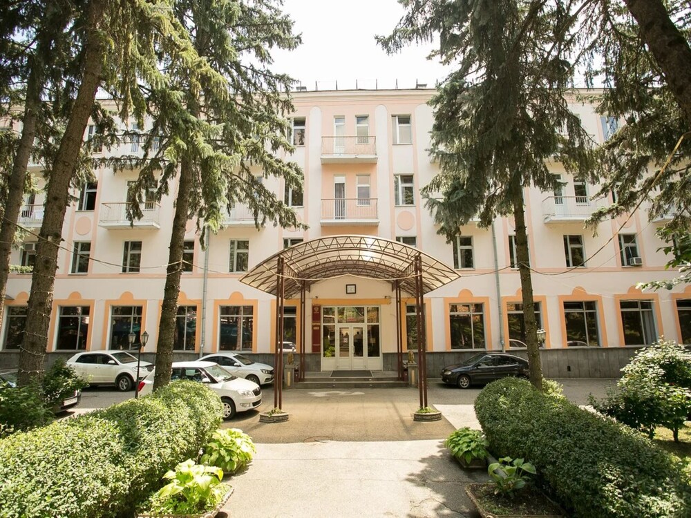 Zhemchuzhina Kavkaza — hotel in Zheleznovodsk
