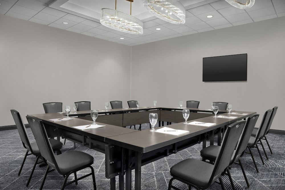 SpringHill Suites Savannah Downtown Historic District - photo 34
