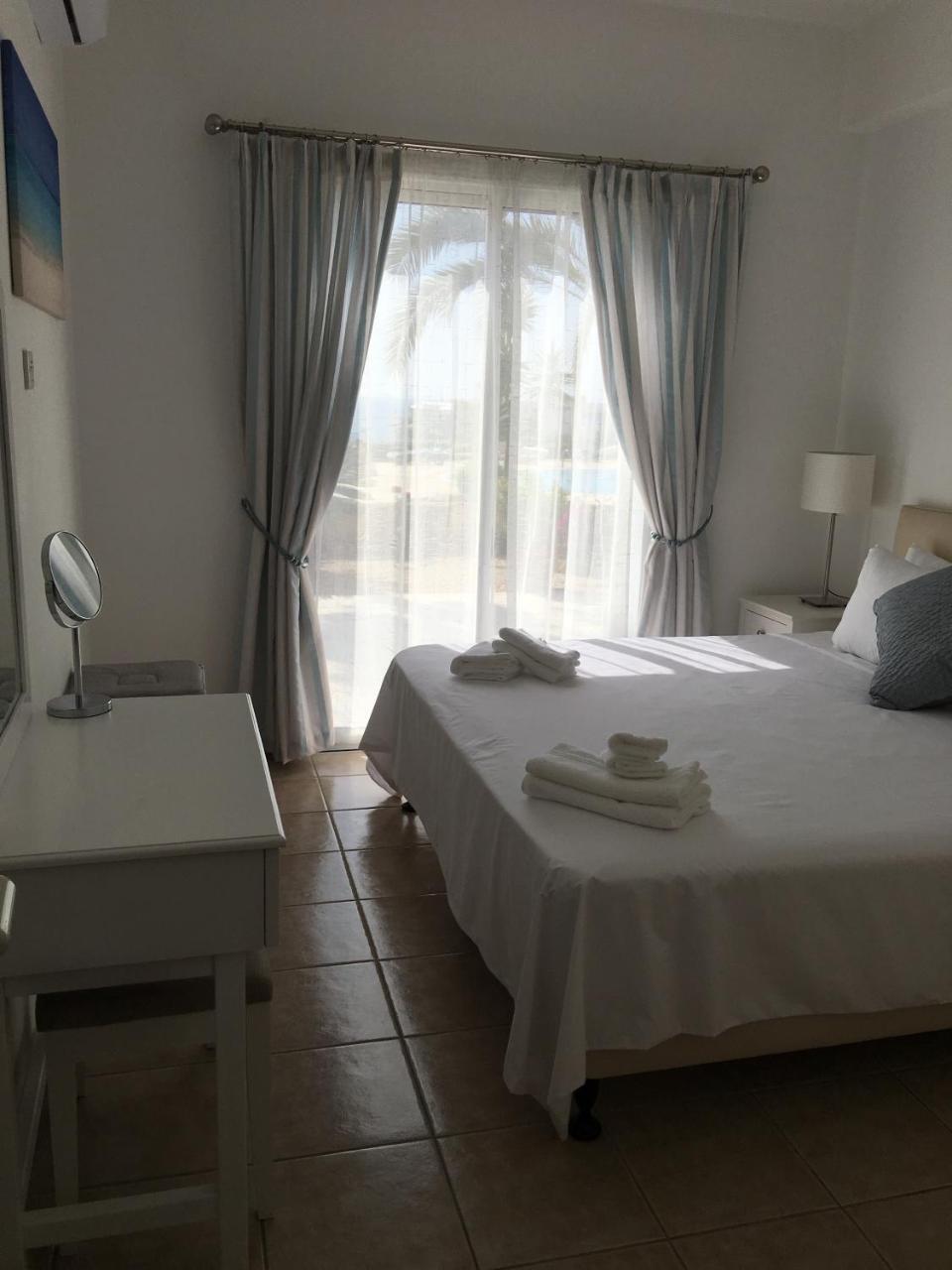 Kings Palace fabulous pool side 2 bed apartment