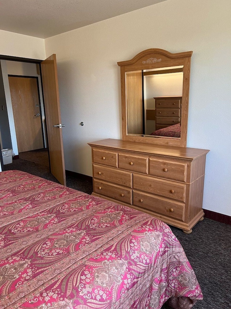Brush inn and Suites - photo 12