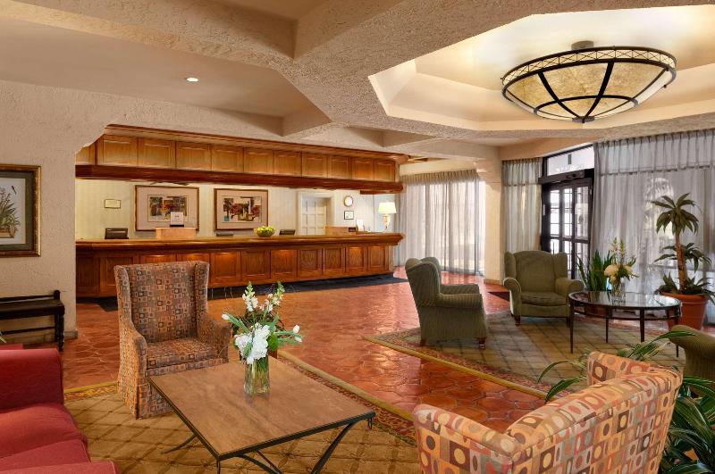 Embassy Suites by Hilton Kansas City Plaza - photo 8
