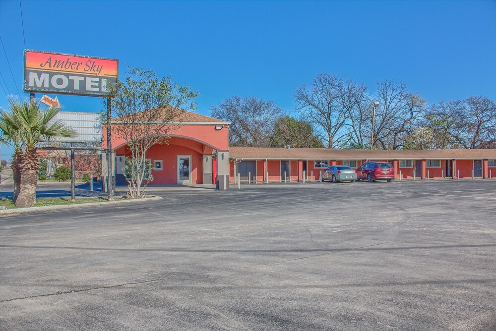 Amber Sky Motel — hotel in Uvalde