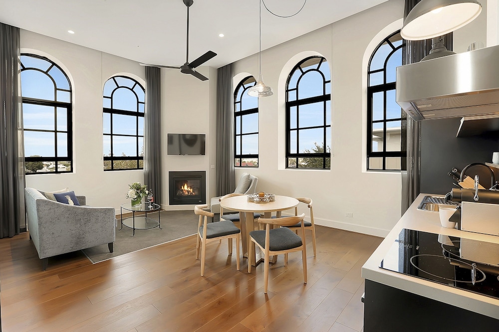 Devlin 103 Luxe Apartment — 4-Star Luxury Hotel in Geelong, Australia