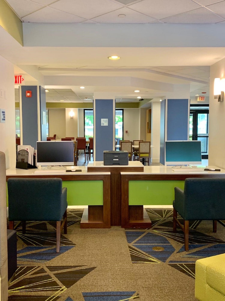 Holiday Inn Express & Suites Miami Hialeah by IHG - photo 37