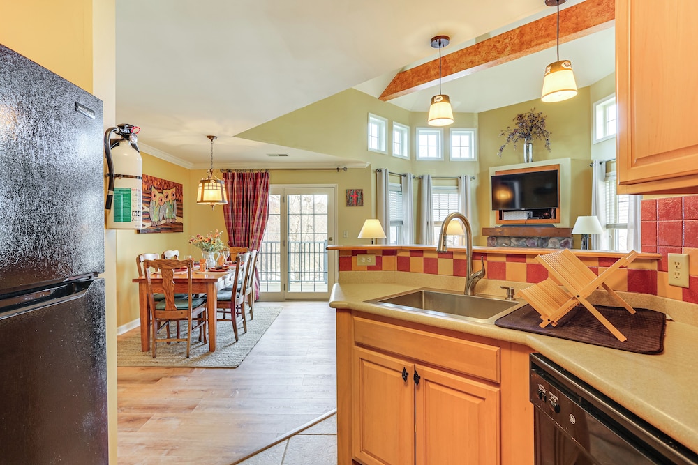 1 Mi to Mountain Creek Resort: Condo w Balcony - photo 10