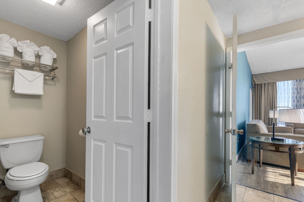 Ocean Crest Inn and Suites - photo 11