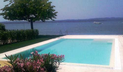 Residence Venezia 2 — 4-Star Luxury Hotel in Sirmione, Italy