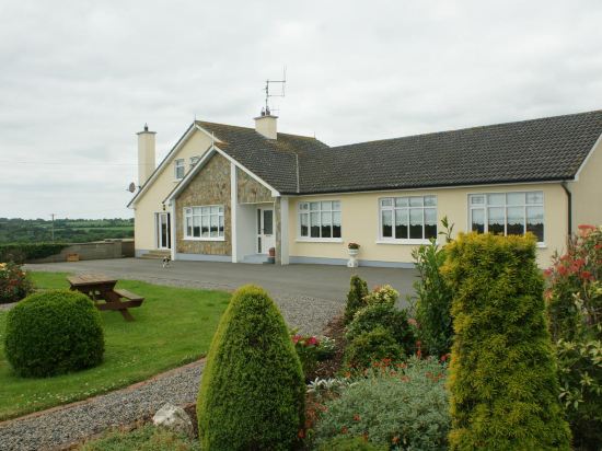 Rivervalley Farmhouse — 4-Star Luxury Hotel in Loch Garman, Republic of Ireland