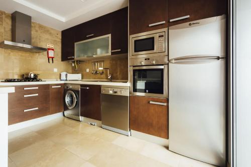 Baia Residence 2 Holiday Apartments By SCH — 4-Star Luxury Hotel in Sao Martinho Do Porto, Portugal