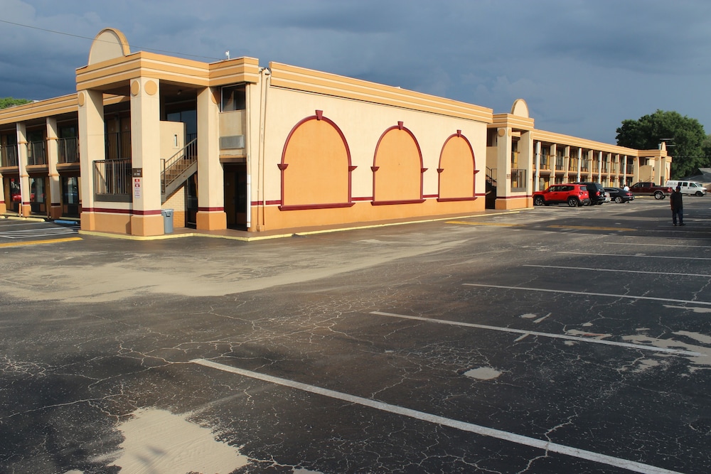 Tampa Inn Near Busch Gardens - photo 29