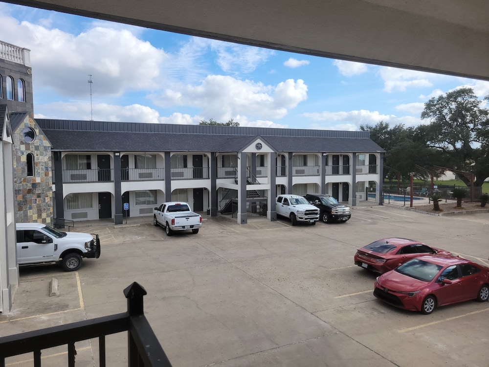 Hotel O Executive Inn & Suites Cuero Hwy 87 - photo 34