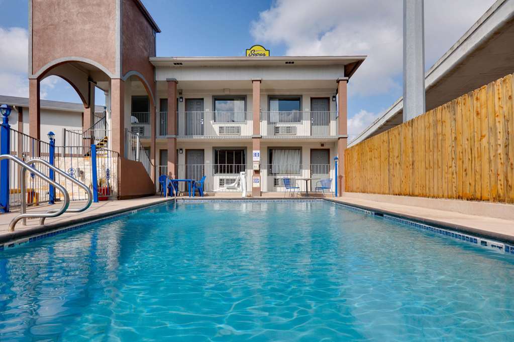 Super 8 by Wyndham San Antonio Pearl District Downtown - photo 6