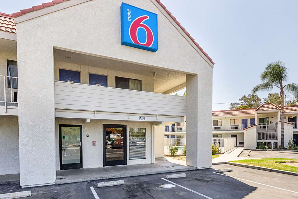 Motel 6 Fresno CA - featured photo