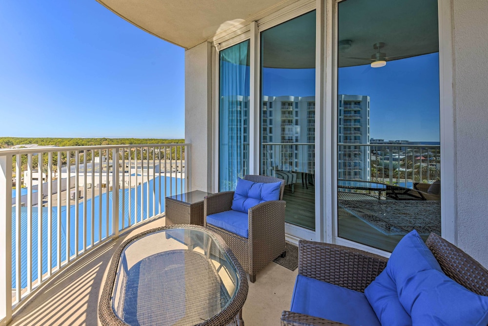 Modern Resort Condo With Balcony Walk to Beach — 4-Star Luxury Hotel in Destin, United States