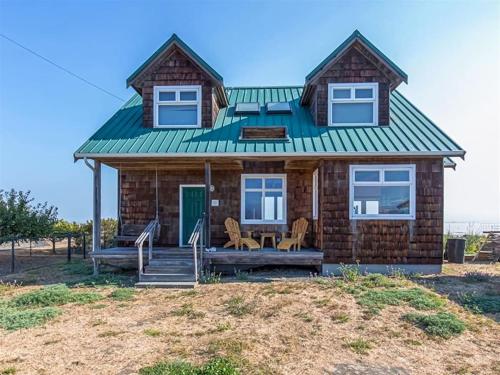 Sq Dungeness Bay Beach House — 4-Star Luxury Hotel in Sequim, United States
