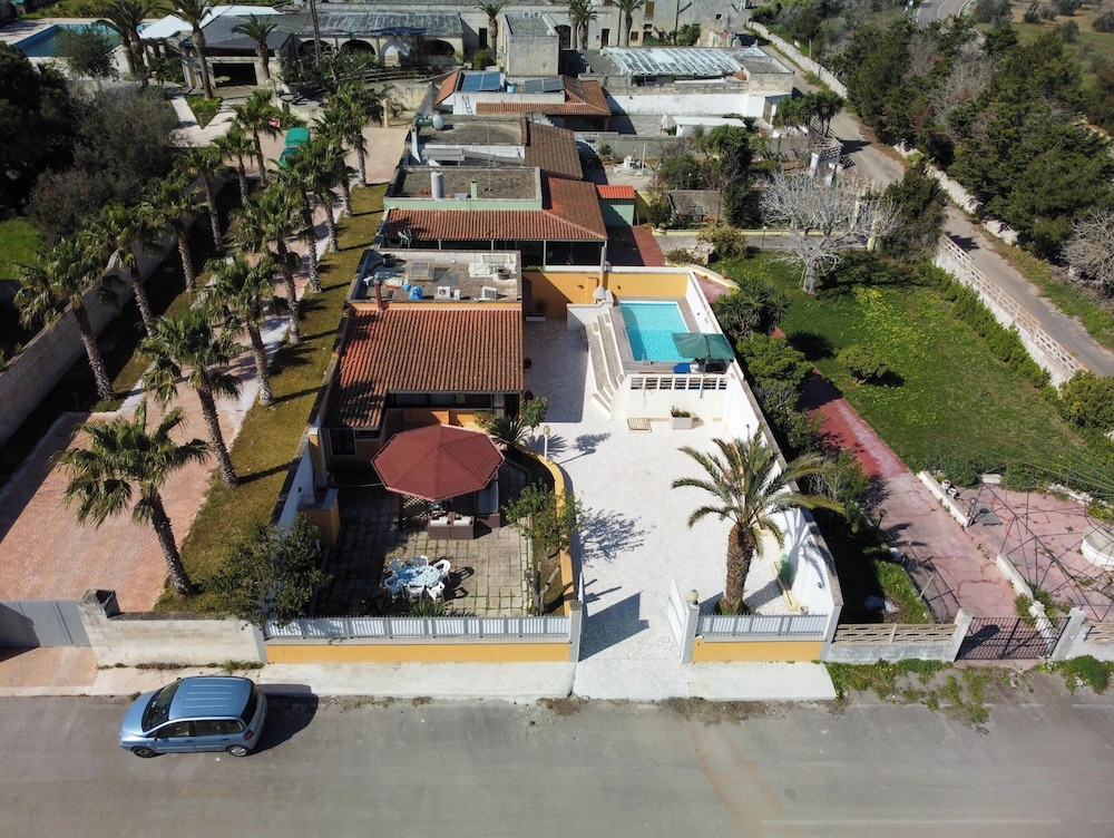 Villa Oasi al mare near the sea with pool — 4-Star Luxury Hotel in Melendugno, Italy