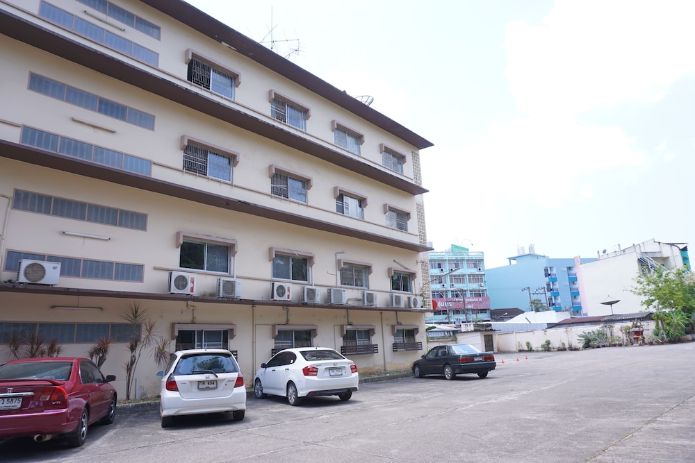 Sri Chumphon Hotel in Chumphon, Thailand