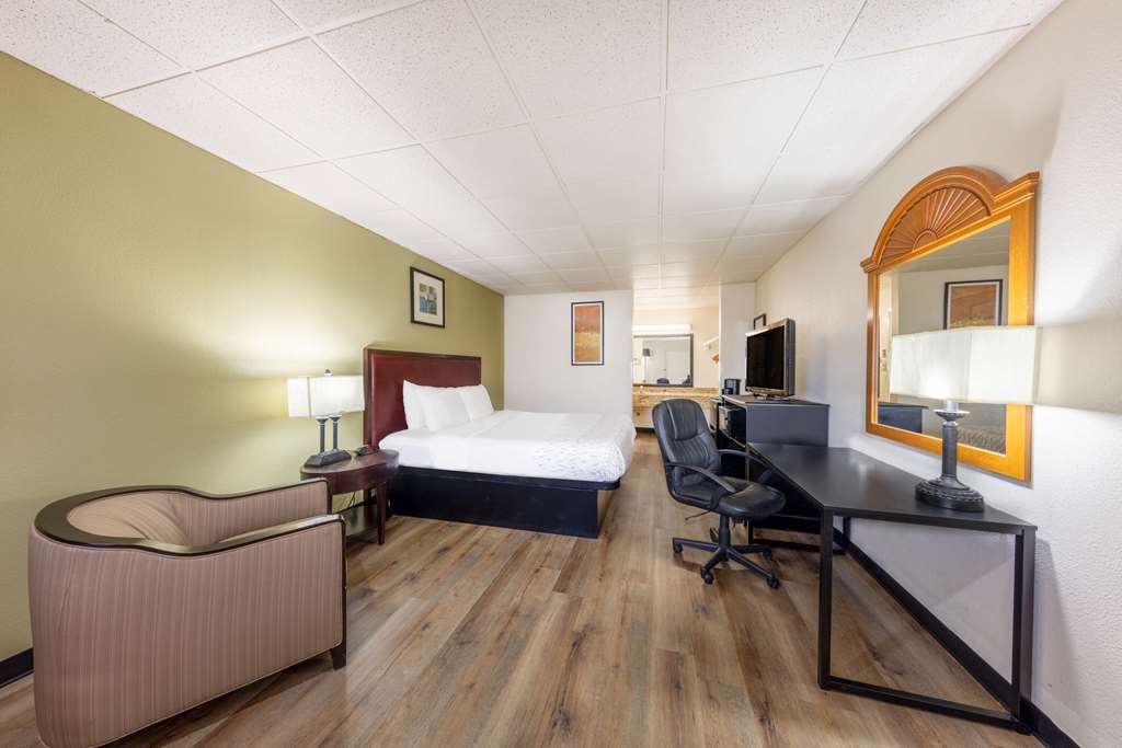 Baymont by Wyndham El Dorado - photo 10