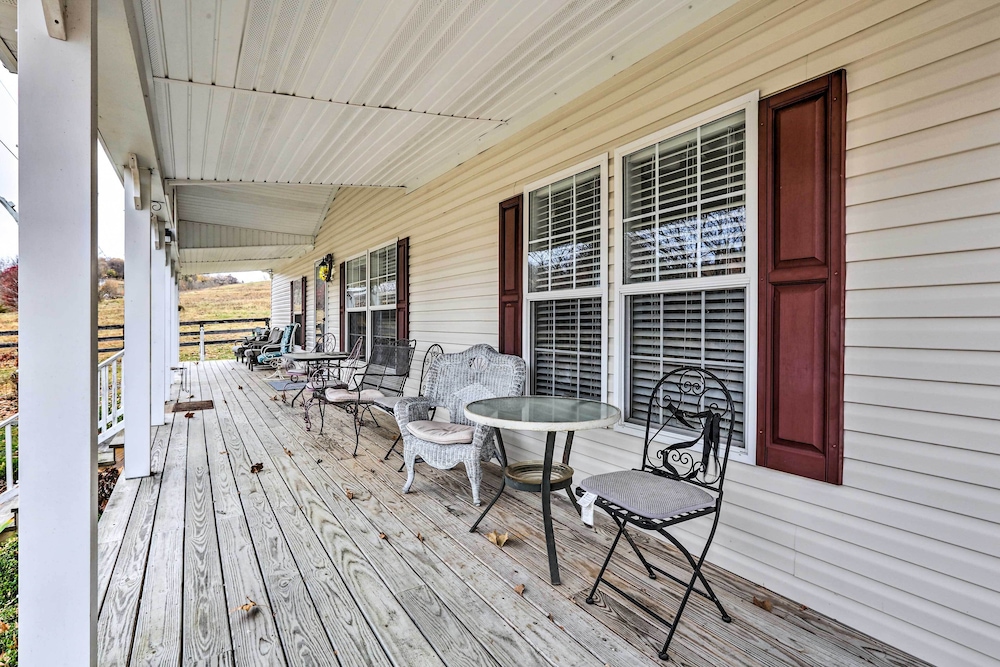 Lovely Sadieville Retreat With Deck And Grill — Corinth