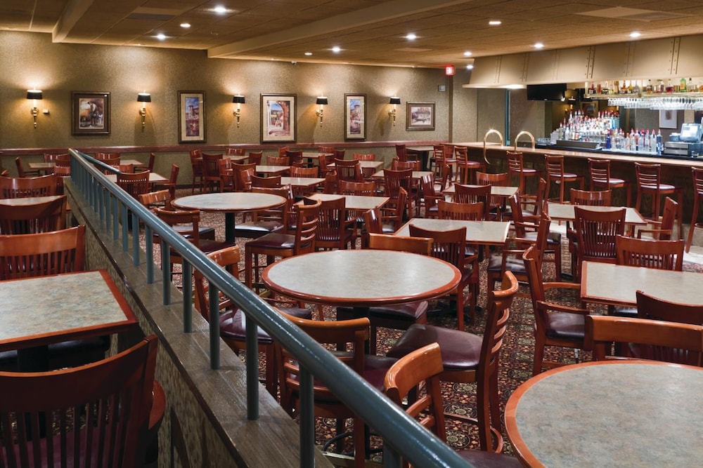 Bismarck Hotel and Conference Center - photo 29