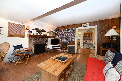 353E 353 Eucalyptus — Avalon — photo 4