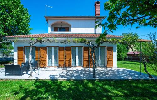 3 Bedroom Cozy Home In Zminj — 4-Star Luxury Hotel in Zminj, Croatia
