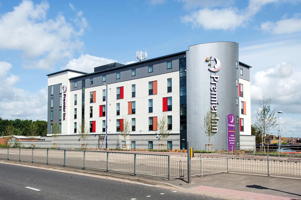 Premier Inn Chatham Gillingham Hotel - carbon neutral hotel in Gillingham