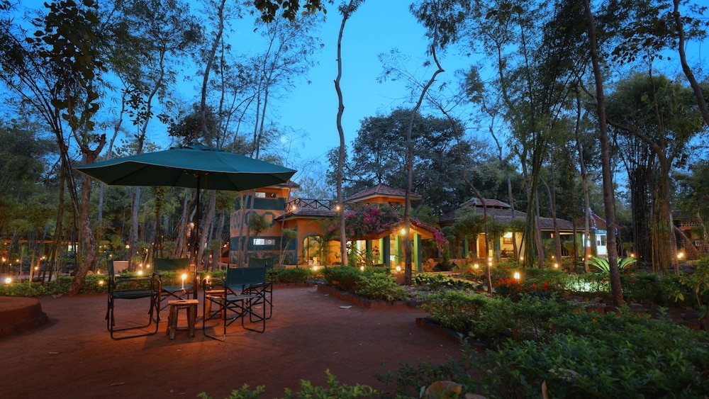 Nature Heritage Resort - carbon neutral hotel in Manpur