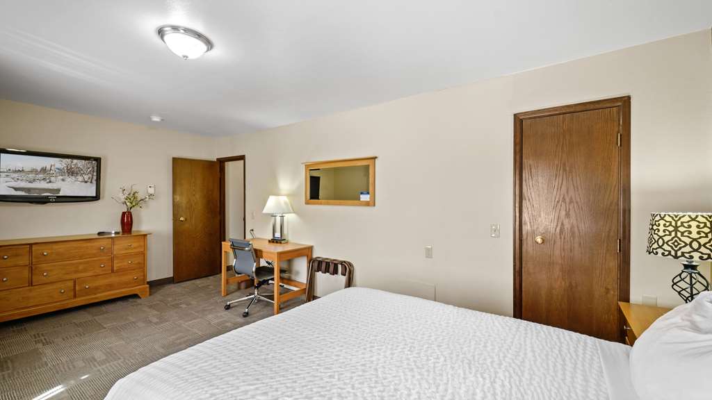 Clarion Hotel & Suites Fairbanks near Ft. Wainwright - photo 33