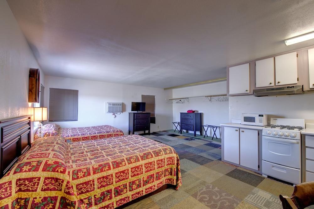 Crimson Hills Motel - photo 5