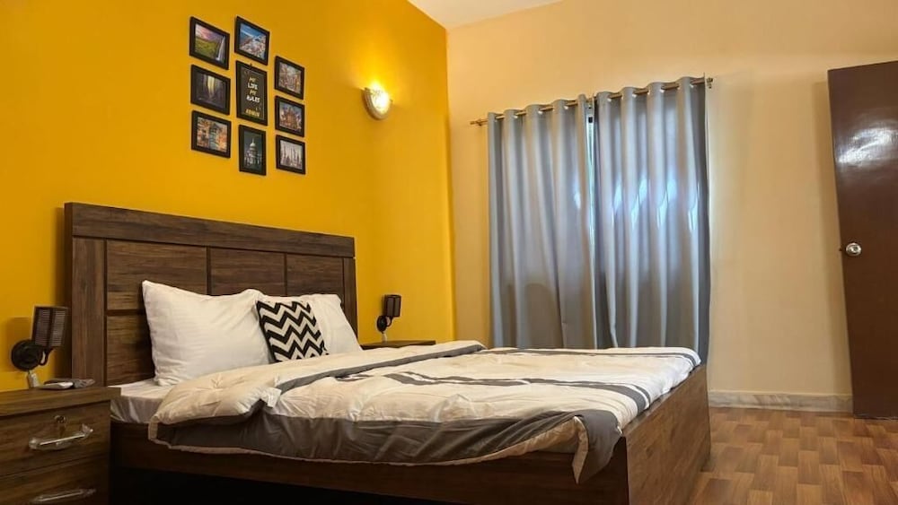 Heavenly Stays - last minute hotel in Karachi